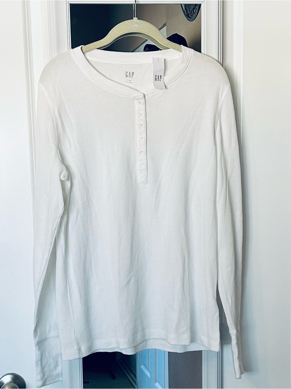 NWT! GAP White Waffle Weave Henley Long-Sleeve Top